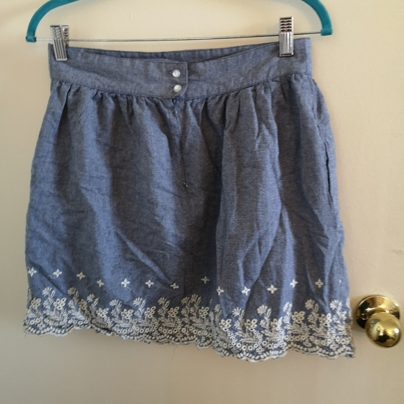 Forever 21 Large eyelet chambray skirt - Picture 2 of 9